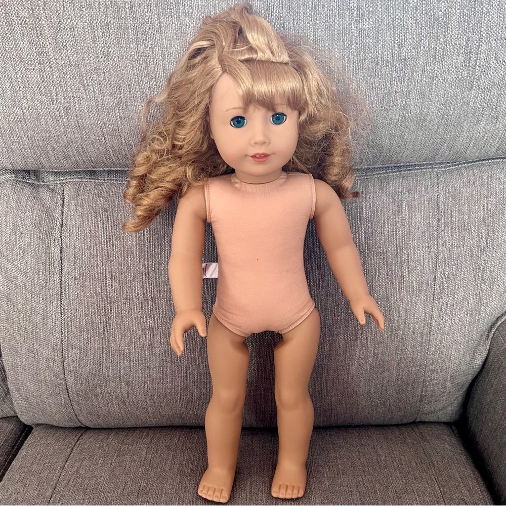 RARE American Girl Doll ‘Courtney’ with blonde hair and blue eyes EUC